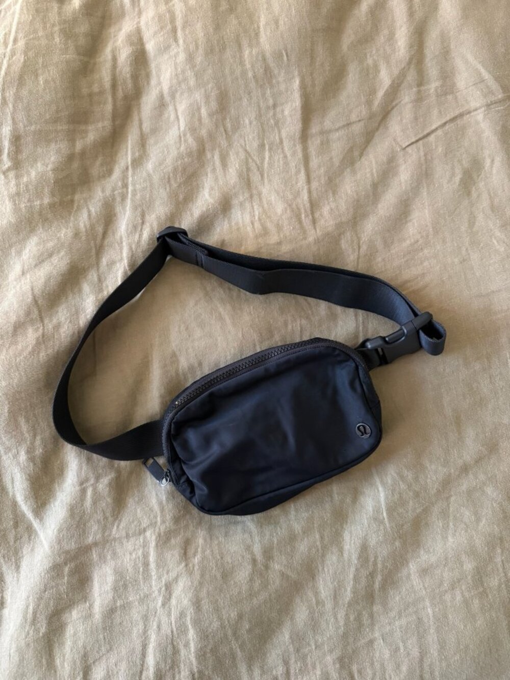Lululemon Everywhere Belt Bag in Black